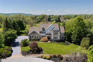 93 Hearthstone Cir, Phoenixville, PA 19460 - Photo 2