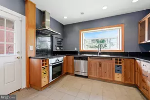 1019 Stirling St, Coatesville, PA 19320 - Photo 8