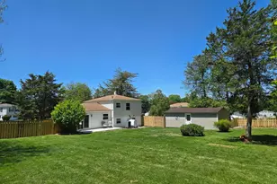 970 Kingsway Dr, Coatesville, PA 19320 - Photo 2
