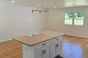 970 Kingsway Dr, Coatesville, PA 19320 - Photo 2