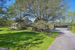 817 Sharon Cir, West Chester, PA 19382 - Photo 4