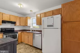 415 Colina Ln, Coatesville, PA 19320 - Photo 6