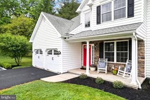 1012 Country Walk Dr, Pottstown, PA 19465 - Photo 2