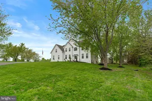 32 Meadow Ln, Pottstown, PA 19465 - Photo 2