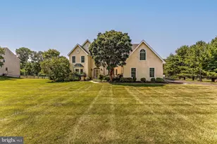 7 Summerhill Dr, Downingtown, PA 19335 - Photo 2