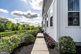 608 Mockernut Ct, Chester Springs, PA 19425 - Photo 2