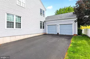 109 Lindley Ln, Pottstown, PA 19465 - Photo 4