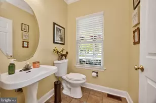 25 N Danbury Cir, Coatesville, PA 19320 - Photo 14