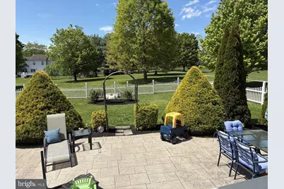 25 N Danbury Circle, Coatesville, PA 19320 - Photo 2