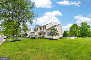 25 N Danbury Cir, Coatesville, PA 19320 - Photo 2