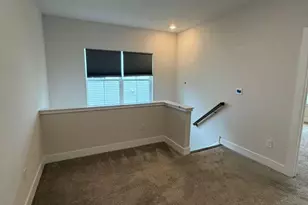 704 Peony Ln, Spring City, PA 19475 - Photo 14