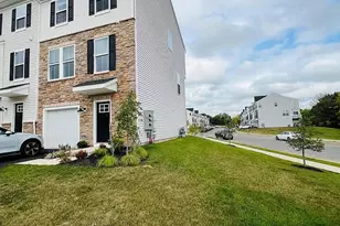 902 Magnolia Ln, Spring City, PA 19475 - Photo 2