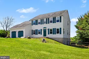 102 Heather Hill Dr, Downingtown, PA 19335 - Photo 2