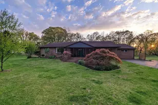 128 Mark Dr, Pottstown, PA 19465 - Photo 2