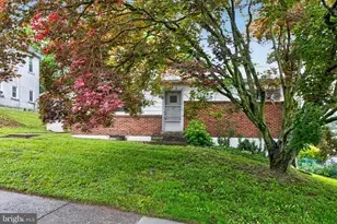 135 Pikeland Ave, Spring City, PA 19475 - Photo 2