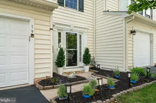 19 Bayberry Ln, Pottstown, PA 19465 - Photo 2