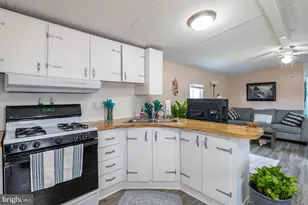 319 Grubb Dr, Elverson, PA 19520 - Photo 8