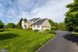 293 Hickory Dr, Kennett Square, PA 19348 - Photo 2