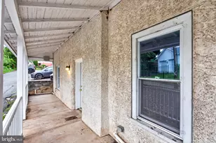 31 Emmett St, Phoenixville, PA 19460 - Photo 2