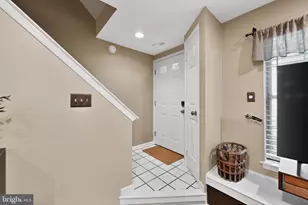 46 Rampart Dr, Chesterbrook, PA 19087 - Photo 2