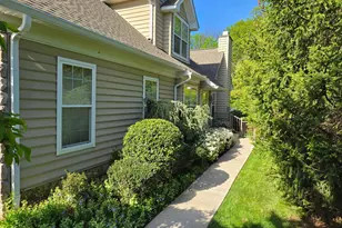 33 Sagewood Dr, Malvern, PA 19355 - Photo 2