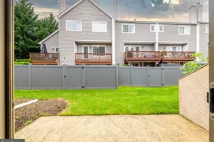 77 Bunker Hill Ct, Wayne, PA 19087 - Photo 2