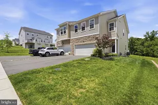 727 Hunsberger Rd, Spring City, PA 19475 - Photo 2
