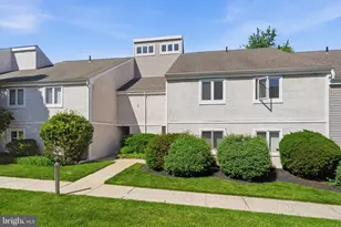 142 Harvest Ln, Phoenixville, PA 19460 - Photo 2