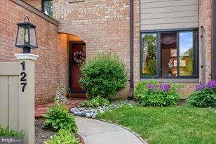 127 Woodgate Ln, Paoli, PA 19301 - Photo 2