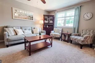 9 Dianna Dr, Phoenixville, PA 19460 - Photo 2