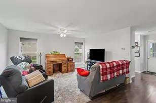121 N Yeingst Dr, Elverson, PA 19520 - Photo 4