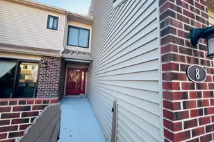 8 Knox Ct, Chesterbrook, PA 19087 - Photo 2