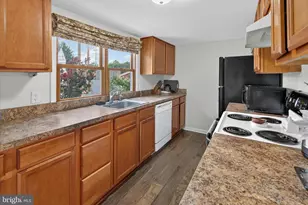 128 E High St, Phoenixville, PA 19460 - Photo 8