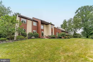 273 Spring Run Ln, Downingtown, PA 19335 - Photo 2