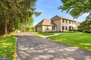 525 Beaumont Cir, West Chester, PA 19380 - Photo 4
