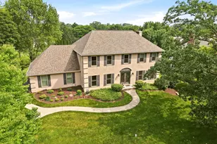 525 Beaumont Cir, West Chester, PA 19380 - Photo 2