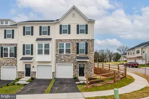 923 Magnolia Ln, Spring City, PA 19475 - Photo 2