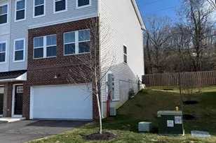 121 Four Leaf Dr, Downingtown, PA 19335 - Photo 2