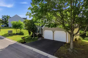 415 Carpenters Cove Ln, Downingtown, PA 19335 - Photo 4