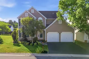 415 Carpenters Cove Ln, Downingtown, PA 19335 - Photo 2
