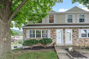 646 Lancaster Ct, Downingtown, PA 19335 - Photo 2