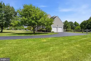 218 Briars Run Dr, Downingtown, PA 19335 - Photo 2