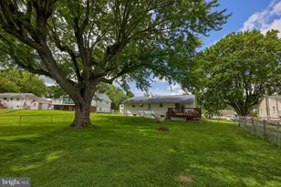 422 Chesterfield Dr, Downingtown, PA 19335 - Photo 2