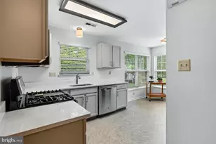 142 Lewisville Ct, Phoenixville, PA 19460 - Photo 10