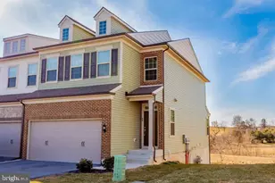 49 Locks Farm Ln, Downingtown, PA 19335 - Photo 2