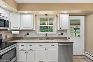 833 Hunt Club Ln, Chester Springs, PA 19425 - Photo 10