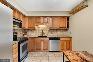 267 Valley Stream Ln, Chesterbrook, PA 19087 - Photo 2