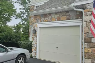 57 Longview Cir, Berwyn, PA 19312 - Photo 2