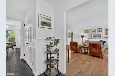 7 Carriage Drive, Downingtown, PA 19335 - Photo 2
