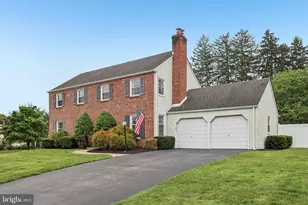 69 N Spring Ln, Phoenixville, PA 19460 - Photo 2